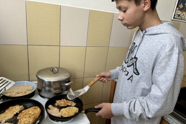 9.A žáci vaří v PV řízky